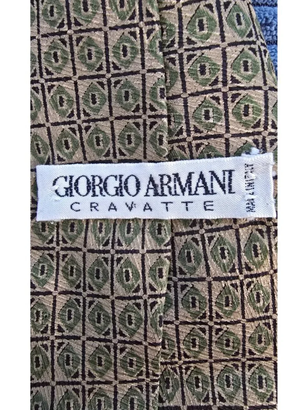 Giorgio Armani Cravatte 100% Silk Tie Italy CA07510 Green Gold Geometric Pattern